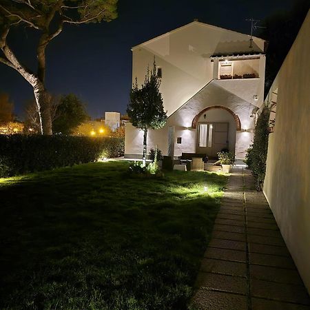 La Villa Apartments Tinaia - Excellent For Sardegna & Corsica - 6-8 Beds - Private Parking Included With Camera Livorno Dış mekan fotoğraf