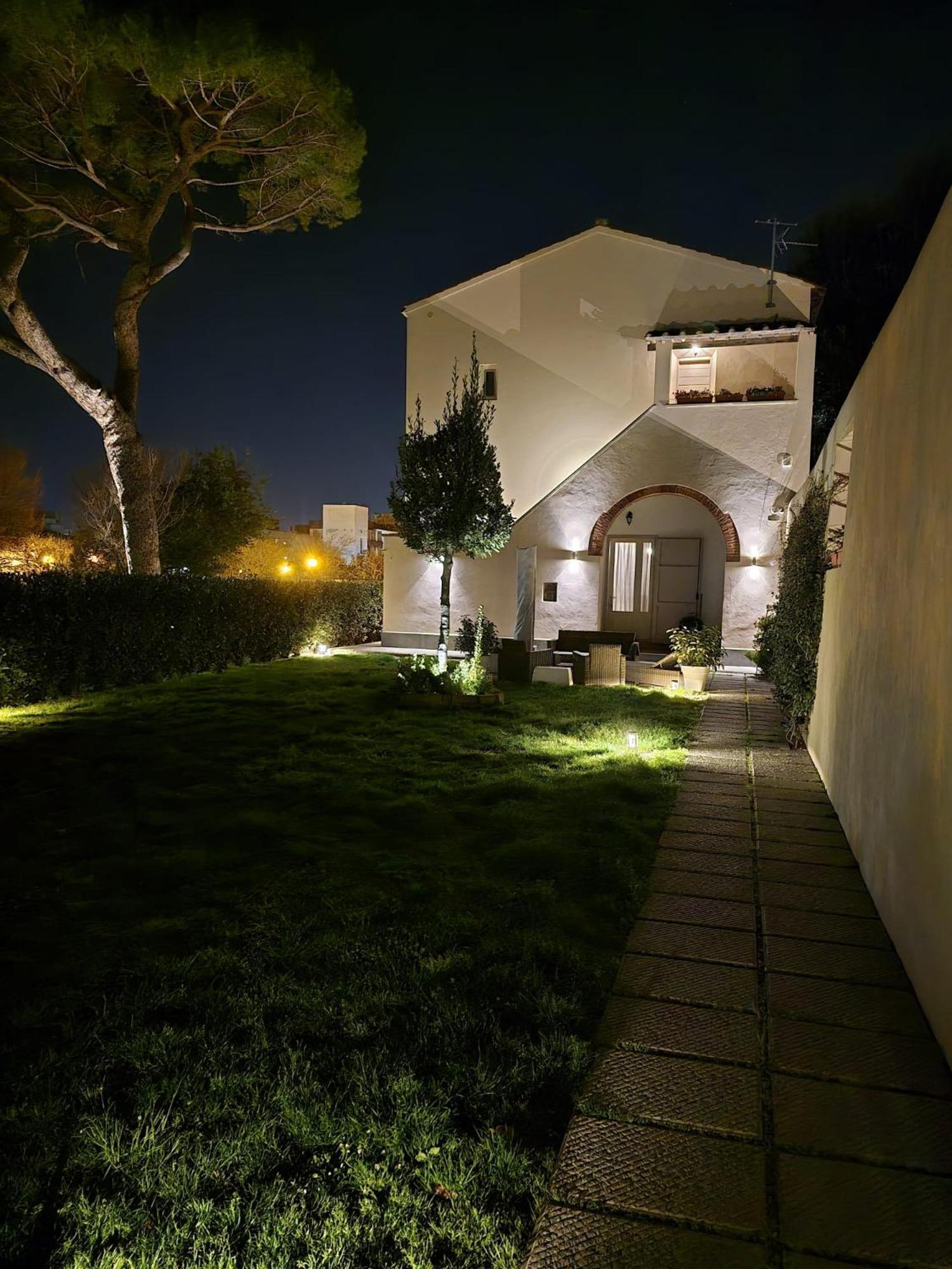 La Villa Apartments Tinaia - Excellent For Sardegna & Corsica - 6-8 Beds - Private Parking Included With Camera Livorno Dış mekan fotoğraf