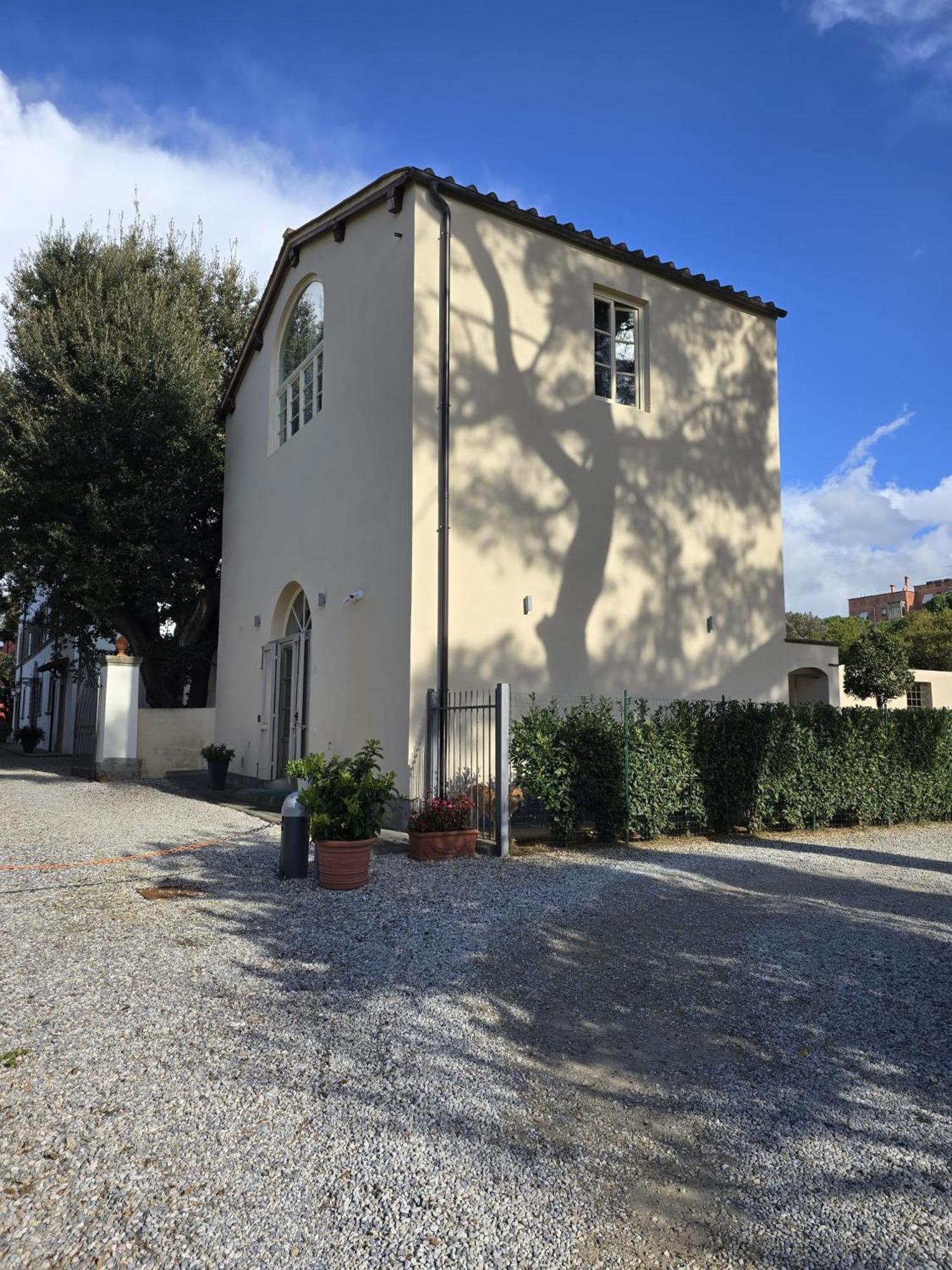 La Villa Apartments Tinaia - Excellent For Sardegna & Corsica - 6-8 Beds - Private Parking Included With Camera Livorno Dış mekan fotoğraf