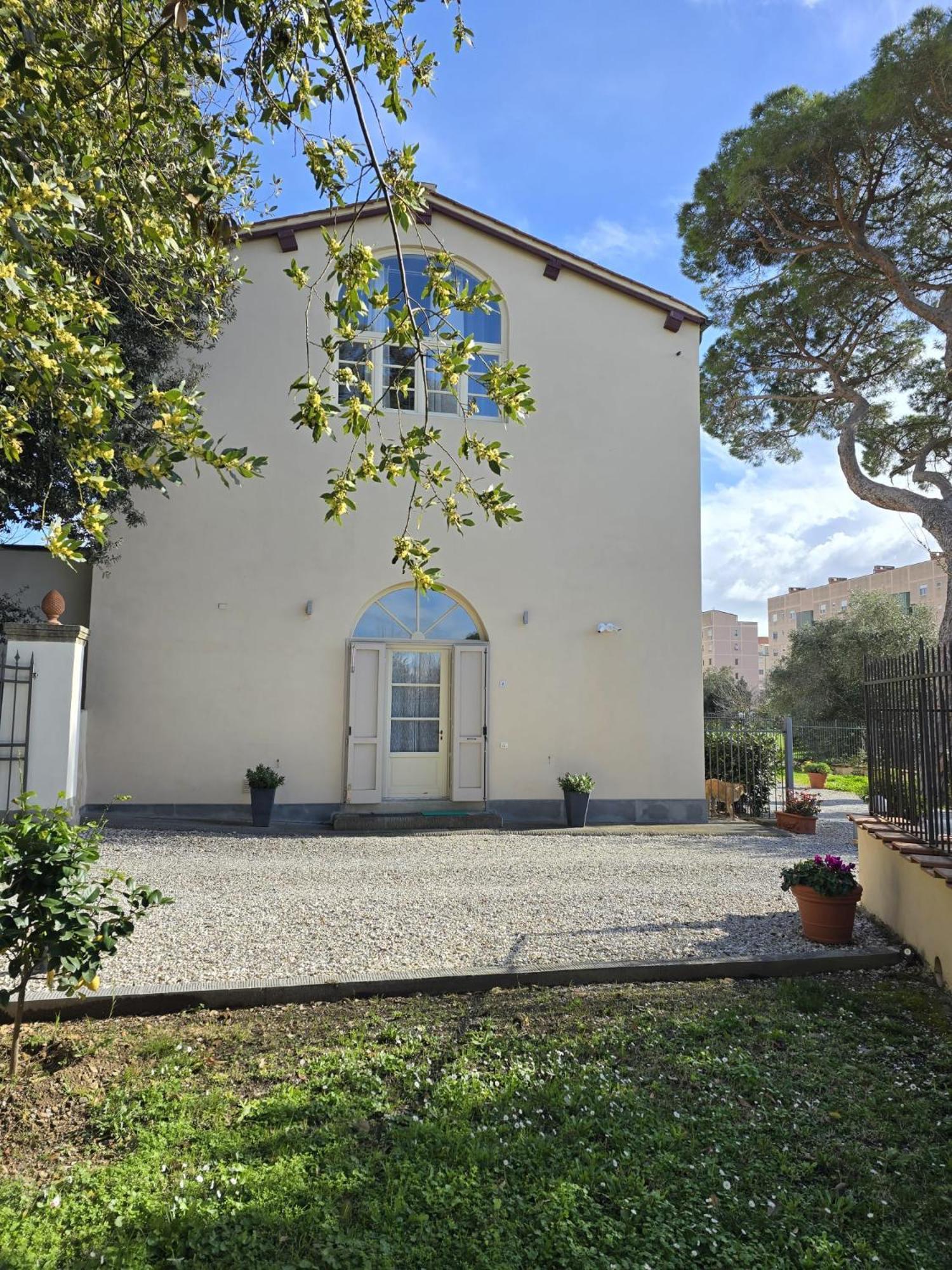 La Villa Apartments Tinaia - Excellent For Sardegna & Corsica - 6-8 Beds - Private Parking Included With Camera Livorno Dış mekan fotoğraf
