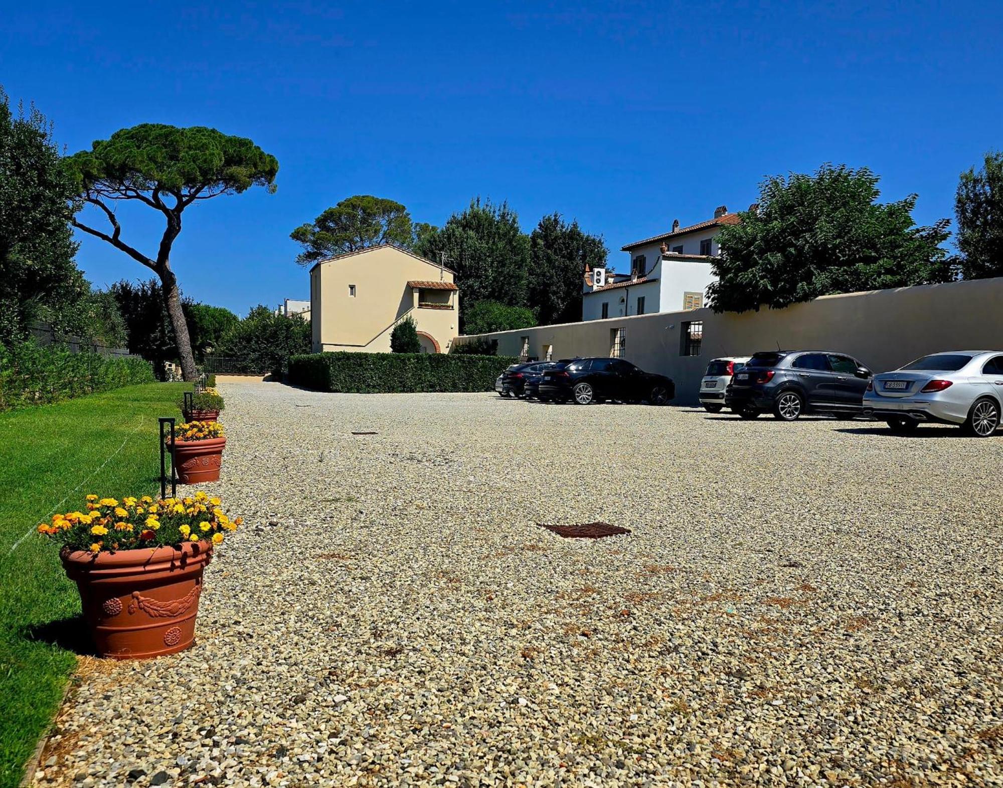 La Villa Apartments Tinaia - Excellent For Sardegna & Corsica - 6-8 Beds - Private Parking Included With Camera Livorno Dış mekan fotoğraf