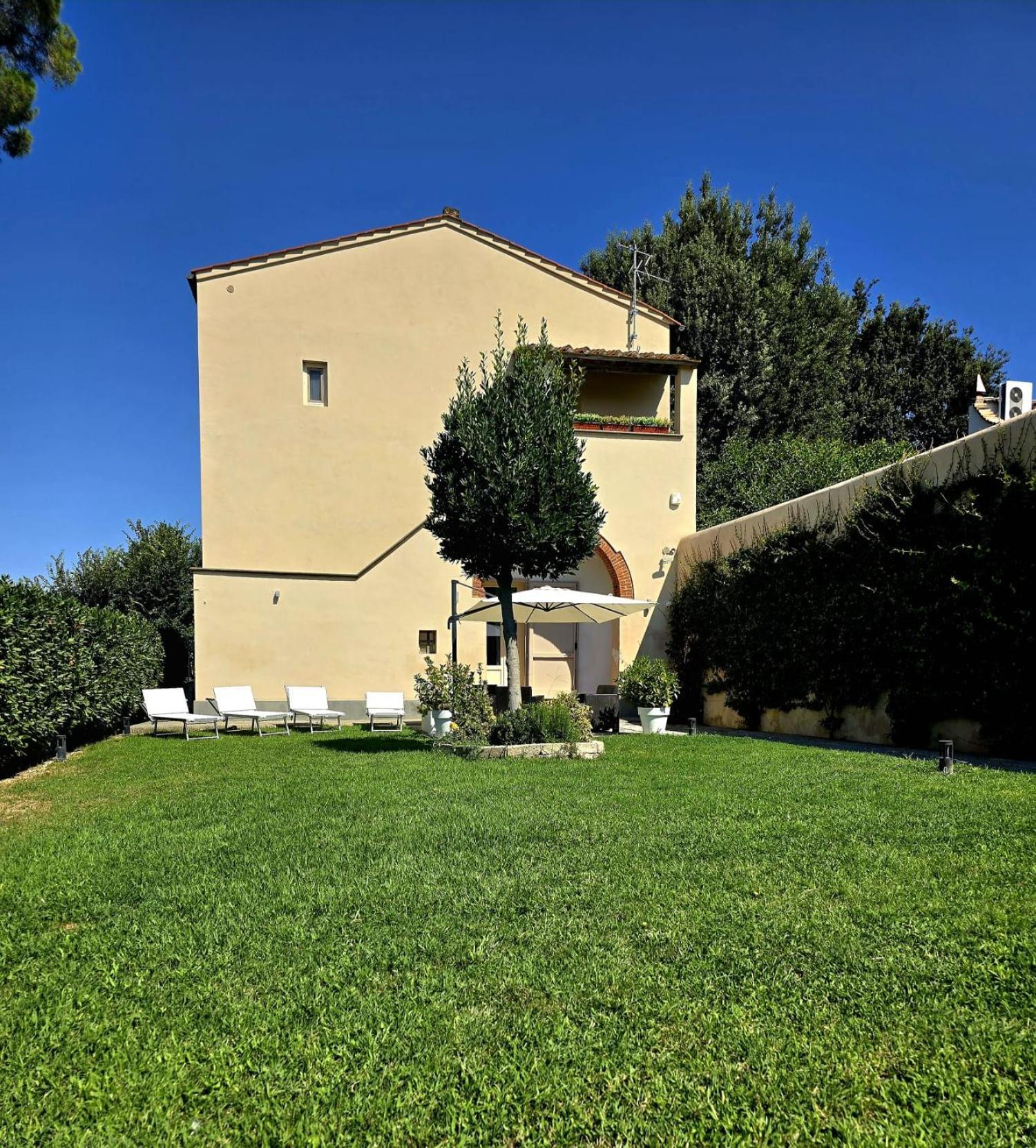 La Villa Apartments Tinaia - Excellent For Sardegna & Corsica - 6-8 Beds - Private Parking Included With Camera Livorno Dış mekan fotoğraf